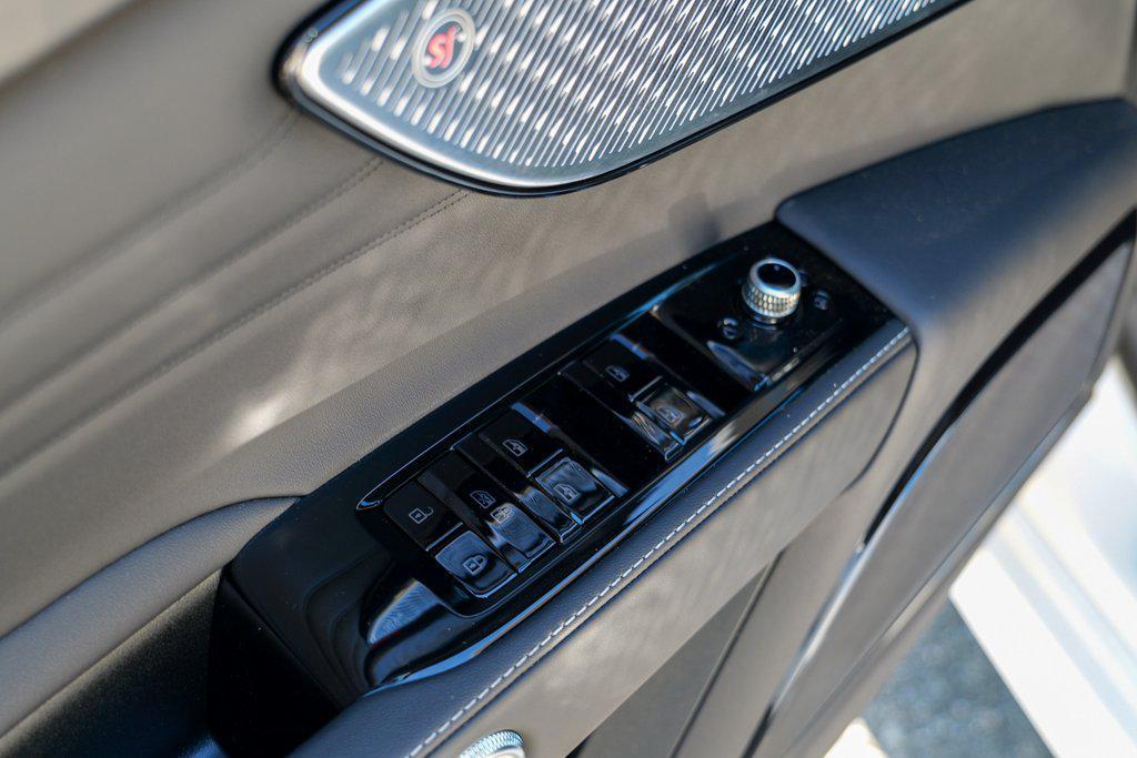 new 2025 Maserati Grecale car, priced at $69,995