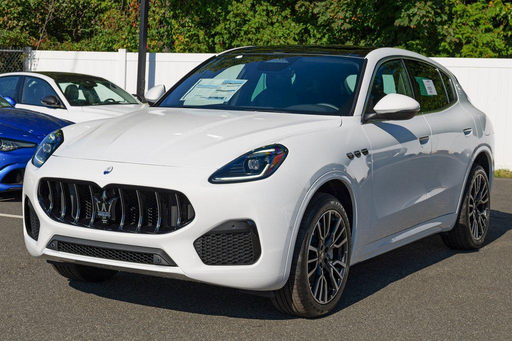 new 2025 Maserati Grecale car, priced at $69,995