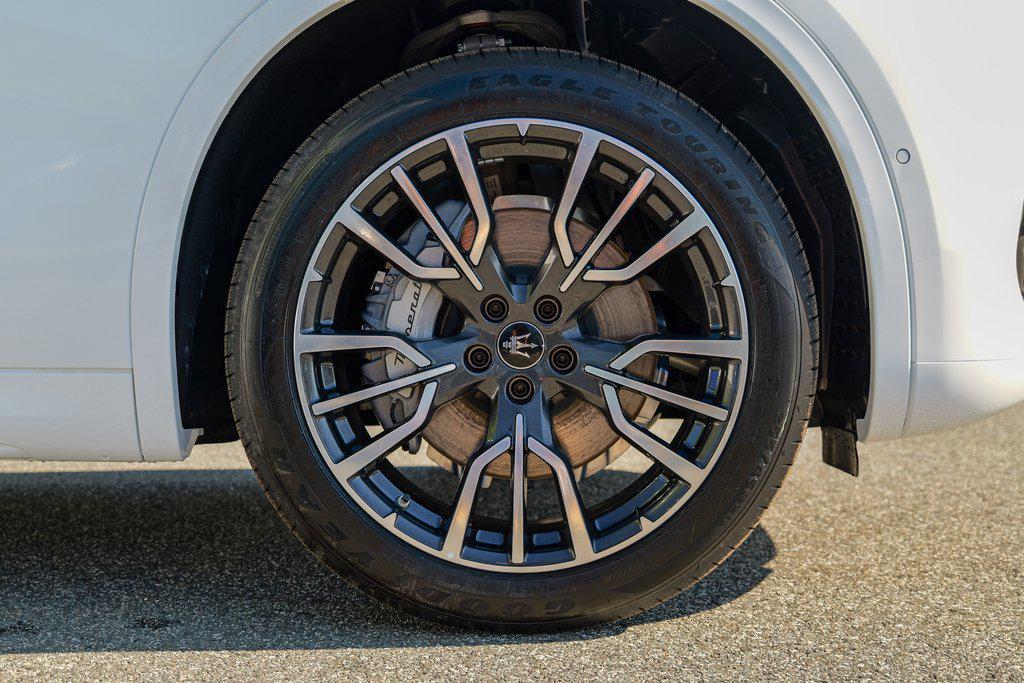 new 2025 Maserati Grecale car, priced at $69,995