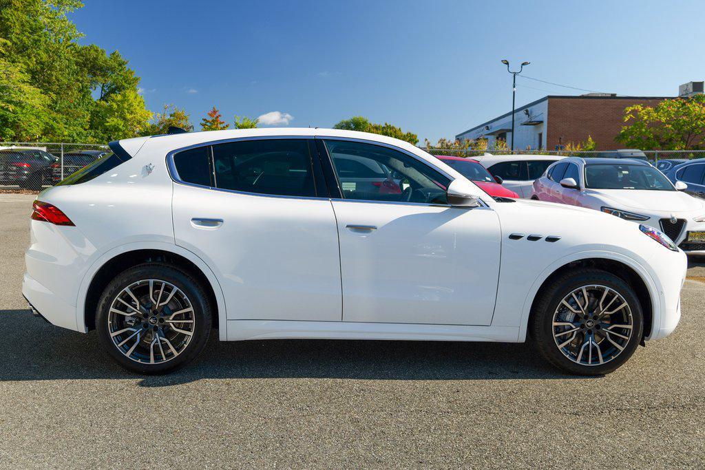 new 2025 Maserati Grecale car, priced at $69,995