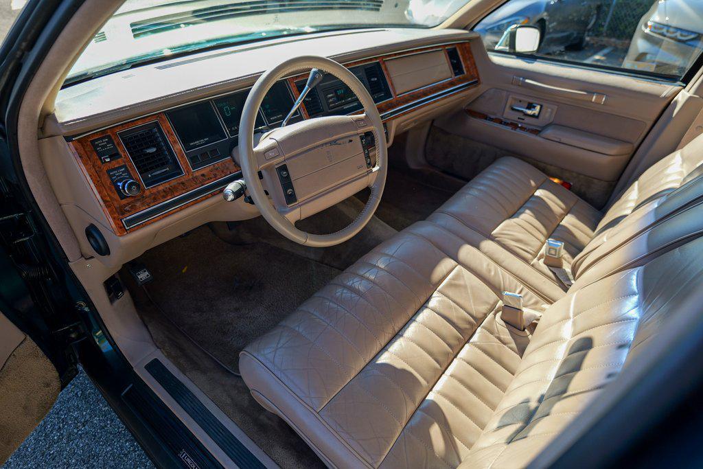 used 1993 Lincoln Town Car car, priced at $7,995