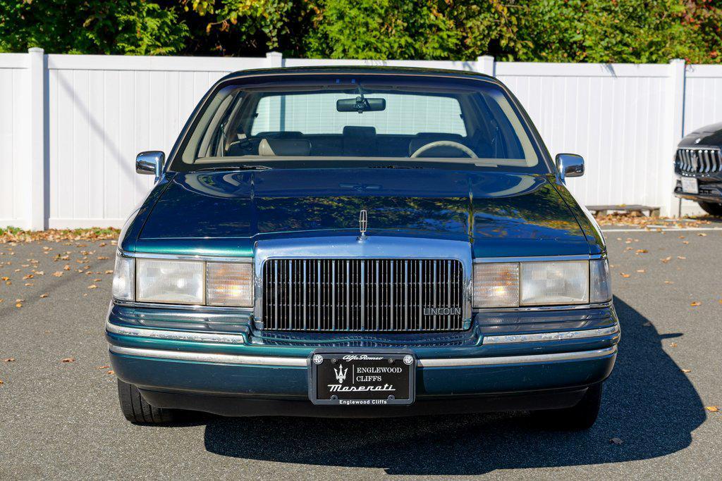 used 1993 Lincoln Town Car car, priced at $7,995