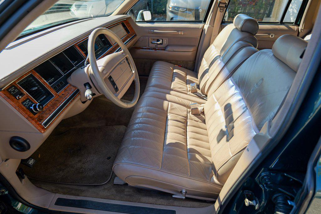 used 1993 Lincoln Town Car car, priced at $7,995