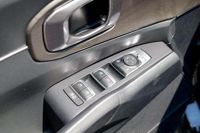 used 2024 Kia Sorento car, priced at $34,521