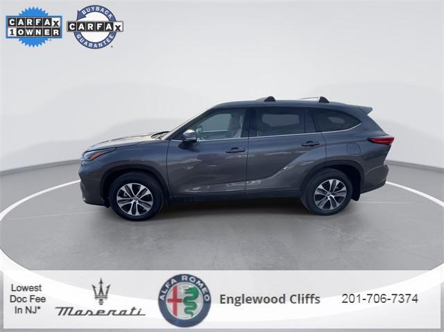 used 2022 Toyota Highlander car, priced at $34,857