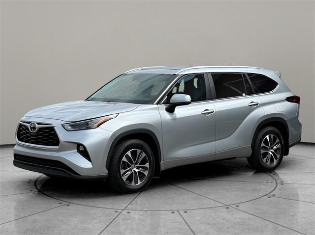 used 2023 Toyota Highlander car, priced at $37,888
