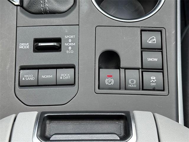 used 2023 Toyota Highlander car, priced at $37,888