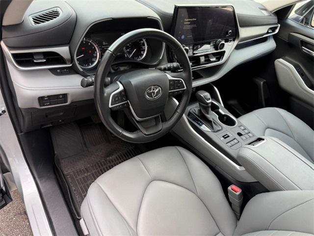 used 2023 Toyota Highlander car, priced at $37,888