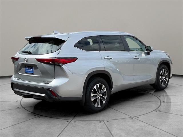 used 2023 Toyota Highlander car, priced at $37,888