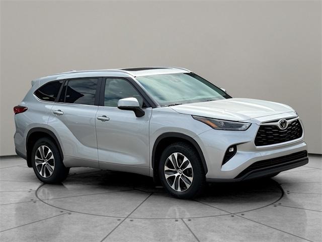 used 2023 Toyota Highlander car, priced at $37,888