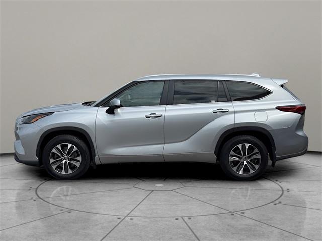 used 2023 Toyota Highlander car, priced at $37,888