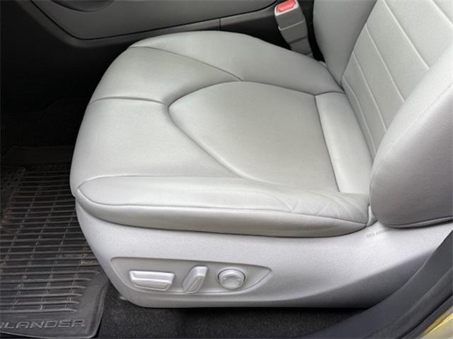 used 2023 Toyota Highlander car, priced at $37,888