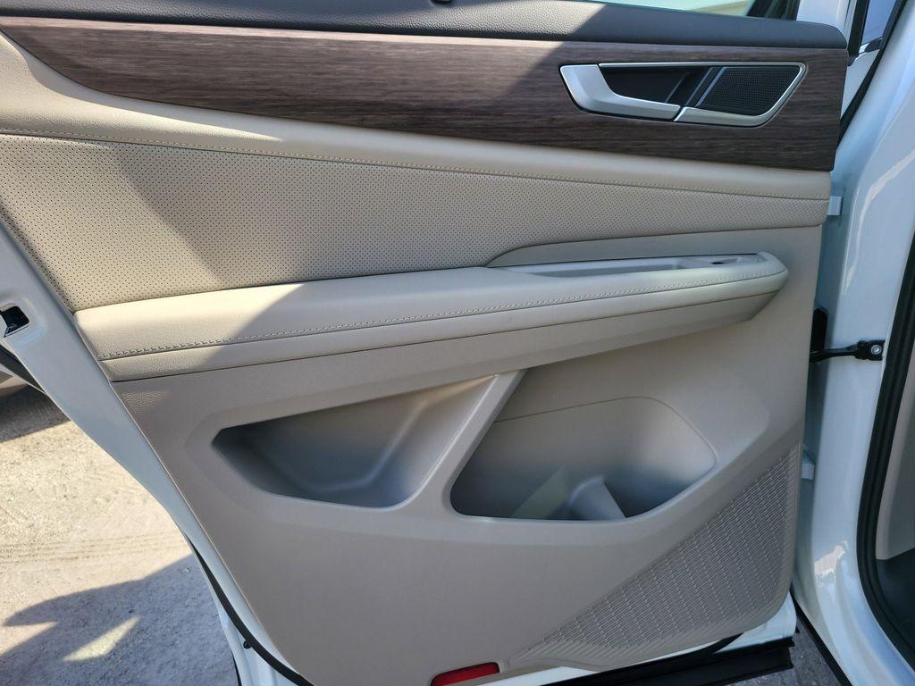 new 2026 Volkswagen Atlas car, priced at $50,698