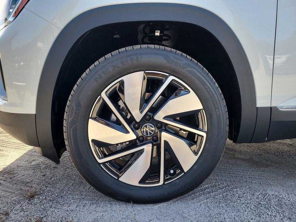 new 2026 Volkswagen Atlas car, priced at $50,698