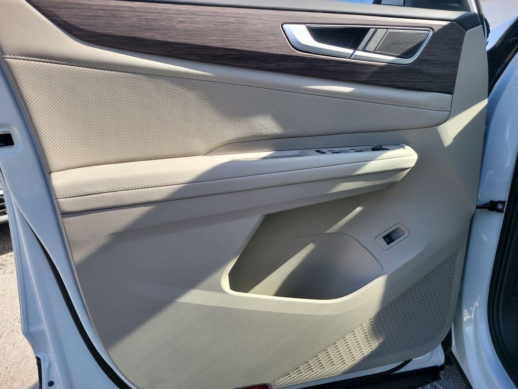 new 2026 Volkswagen Atlas car, priced at $50,698