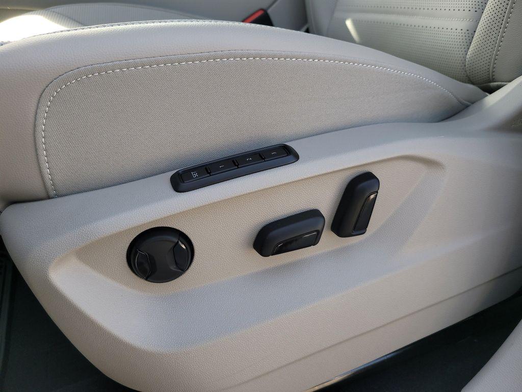 new 2026 Volkswagen Atlas car, priced at $50,698