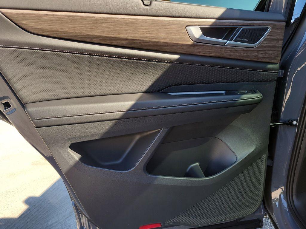 new 2026 Volkswagen Atlas car, priced at $53,538