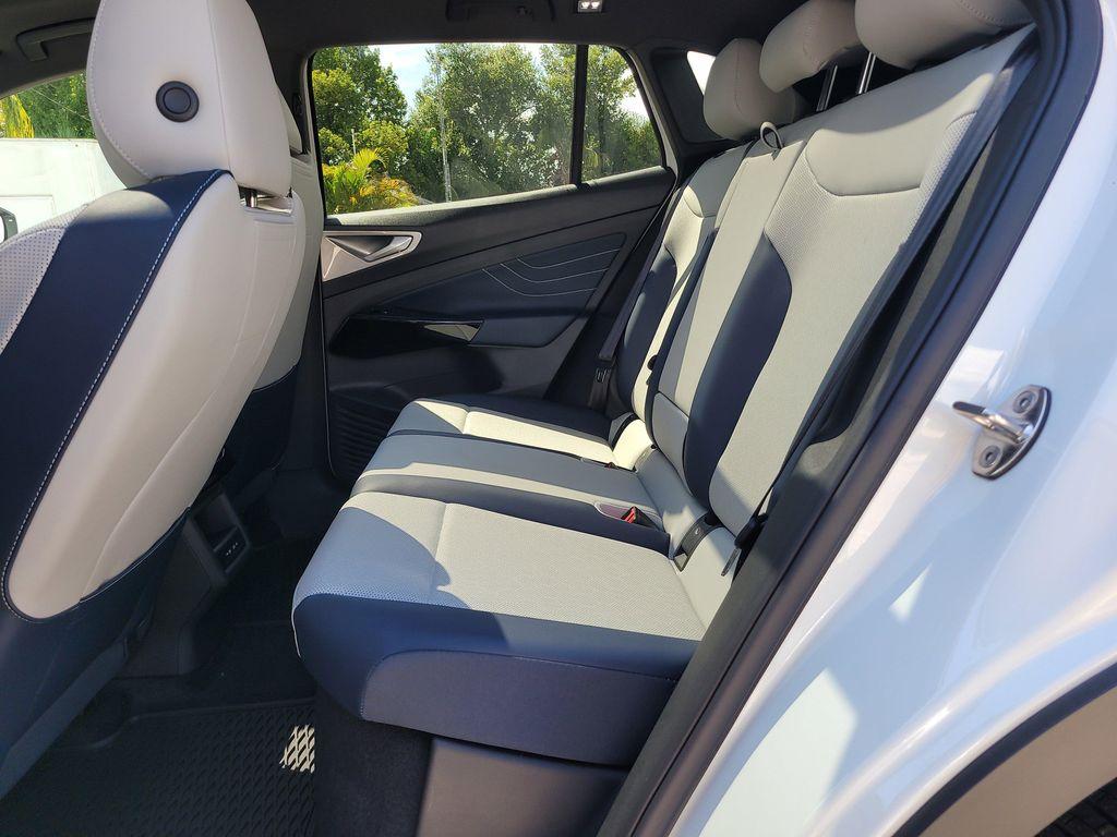 new 2025 Volkswagen ID.4 car, priced at $52,430