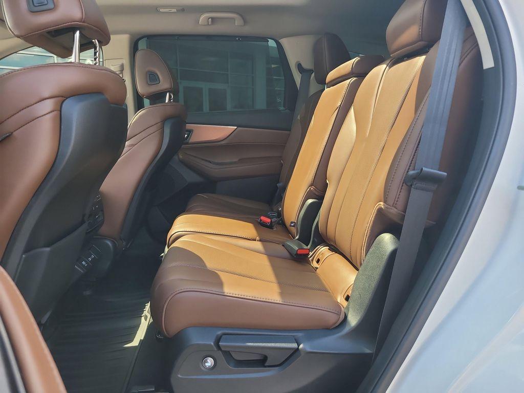 used 2024 Acura MDX car, priced at $39,400