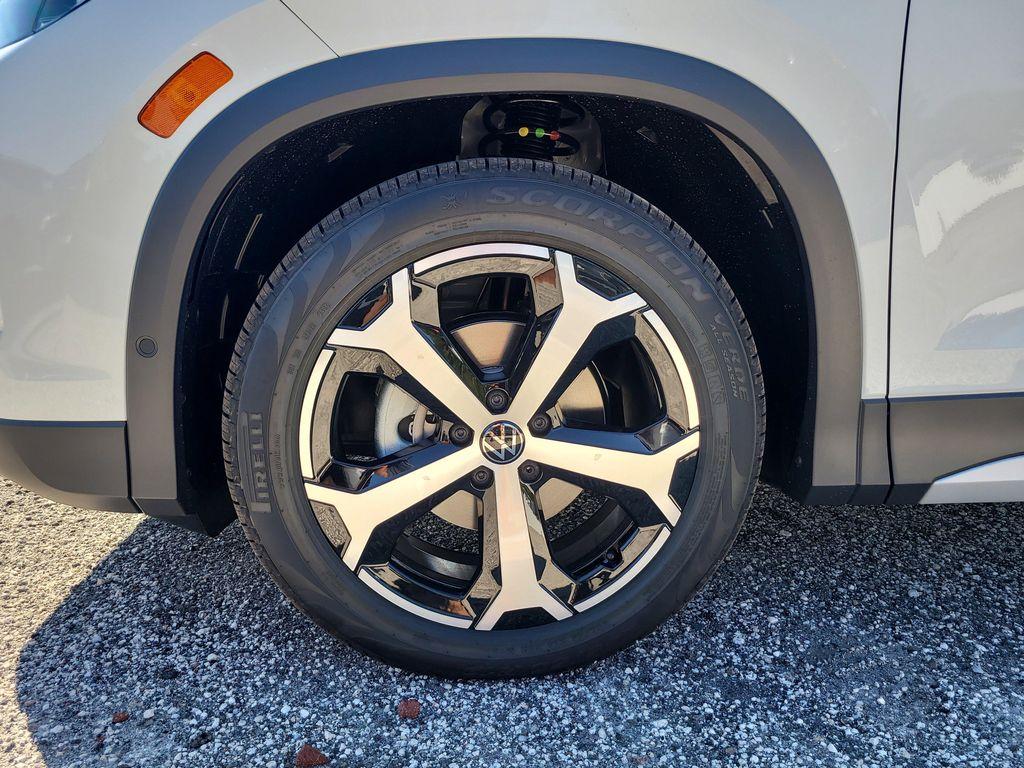 new 2025 Volkswagen Tiguan car, priced at $33,335