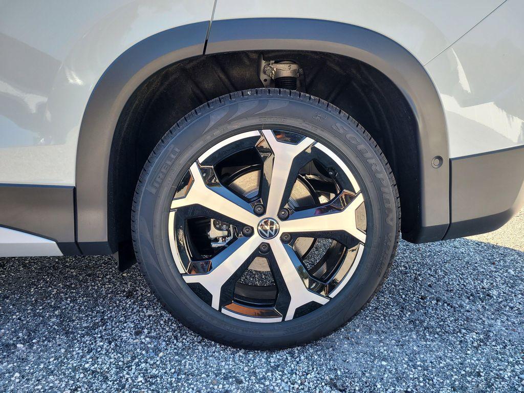 new 2025 Volkswagen Tiguan car, priced at $33,335