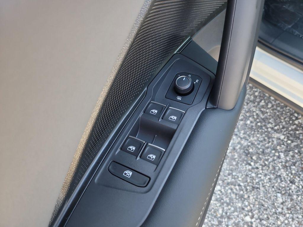 new 2025 Volkswagen Tiguan car, priced at $33,335
