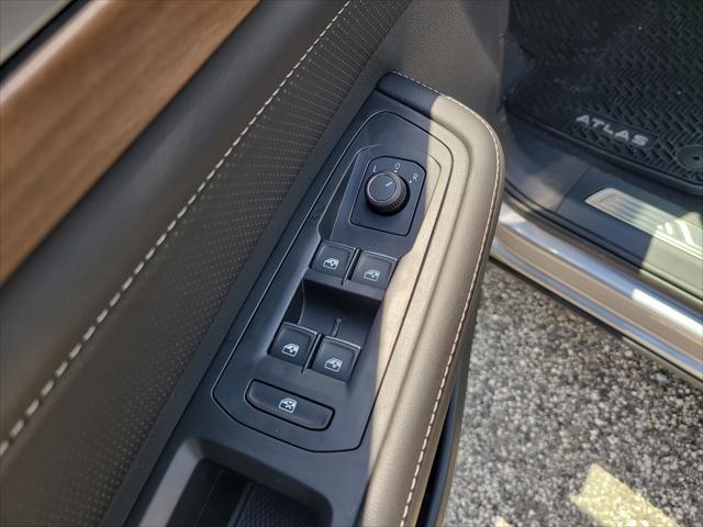 new 2025 Volkswagen Atlas car, priced at $42,556