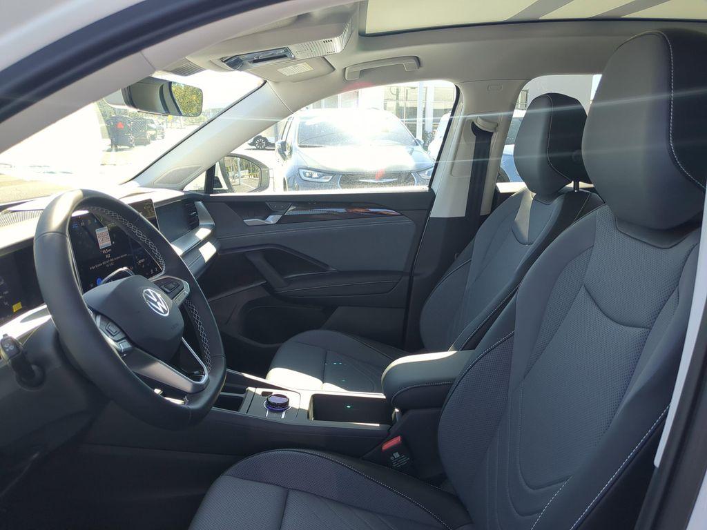 new 2025 Volkswagen Tiguan car, priced at $35,912