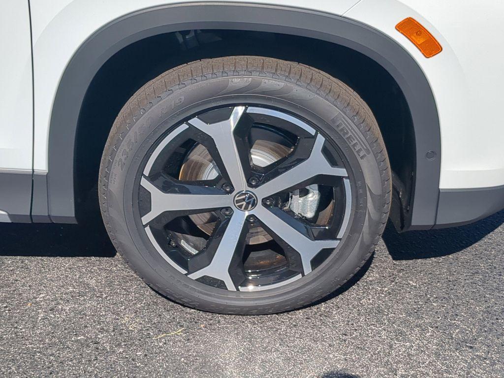 new 2025 Volkswagen Tiguan car, priced at $35,912