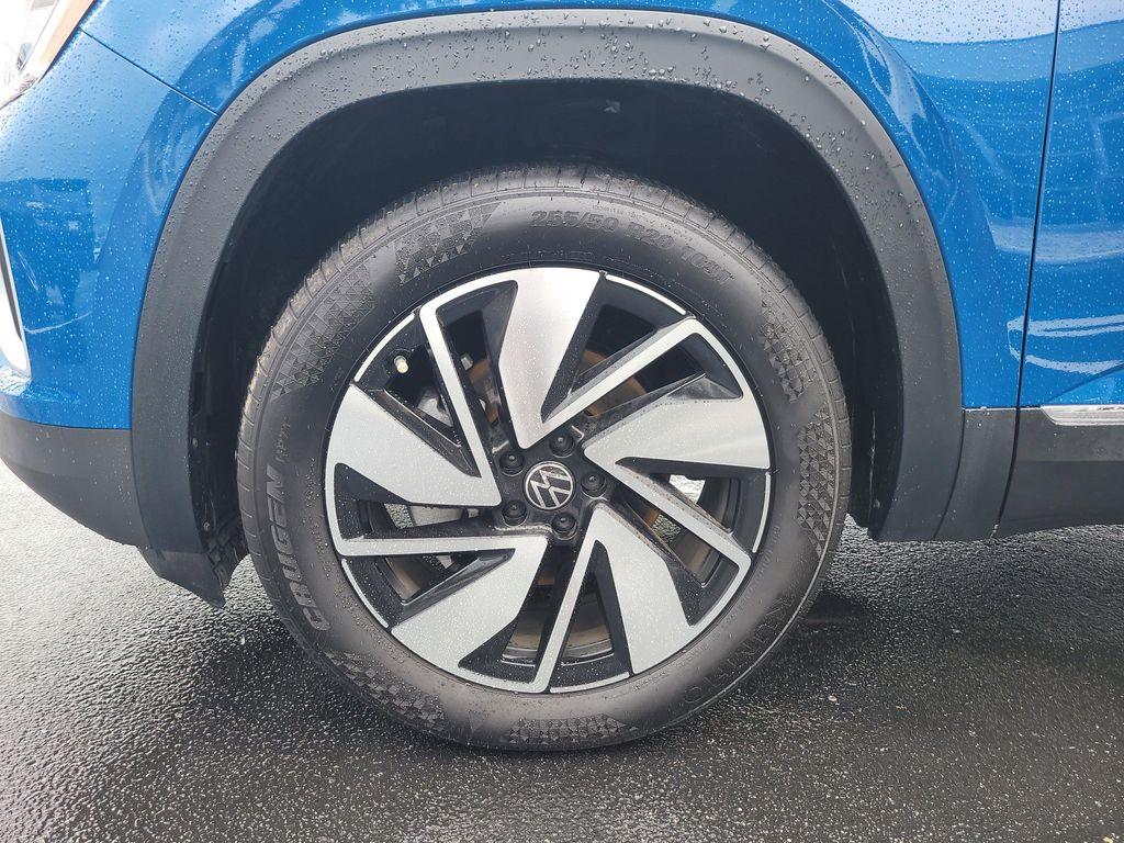 used 2025 Volkswagen Atlas car, priced at $43,400