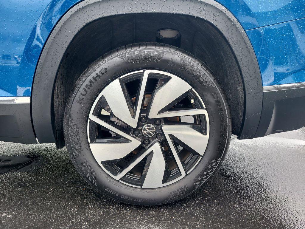 used 2025 Volkswagen Atlas car, priced at $43,400