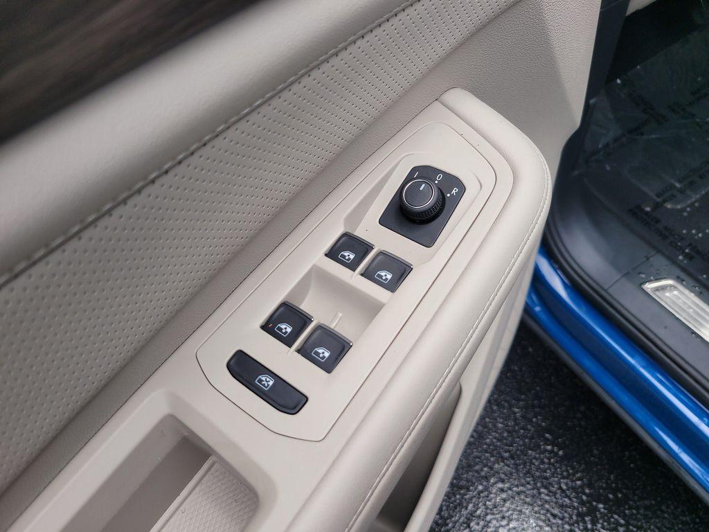 used 2025 Volkswagen Atlas car, priced at $43,400
