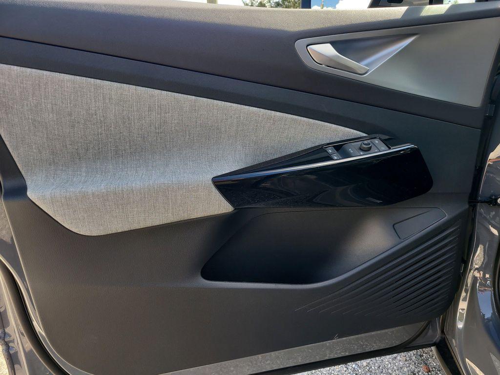 new 2025 Volkswagen ID.4 car, priced at $41,983