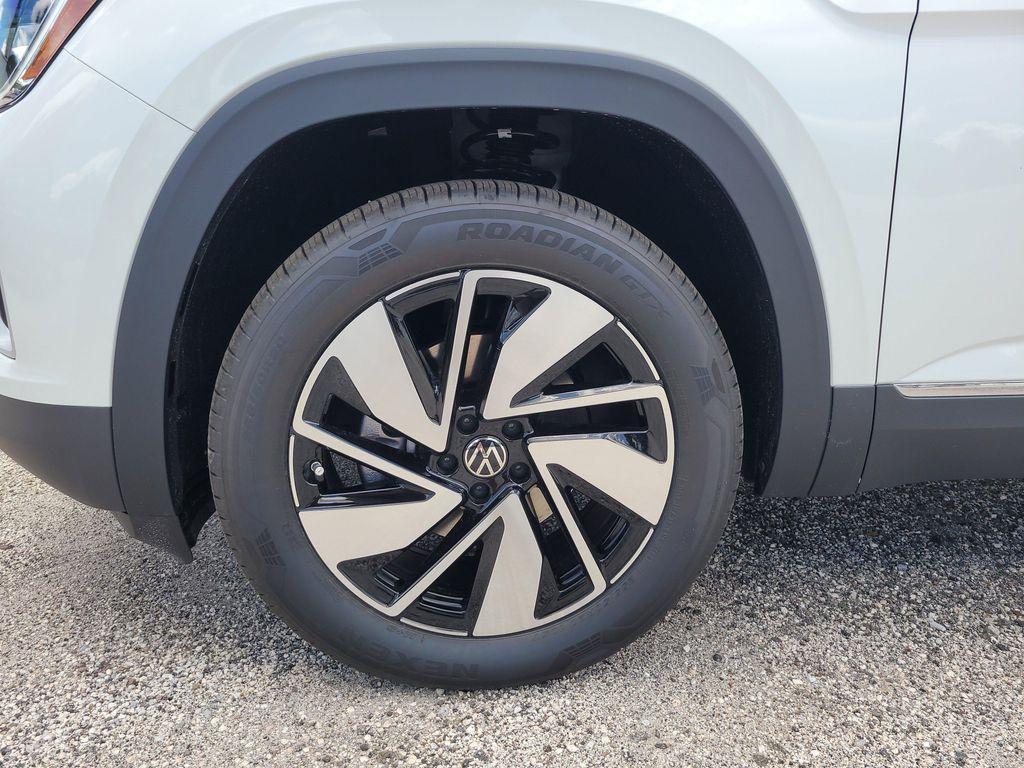 new 2025 Volkswagen Atlas car, priced at $45,114