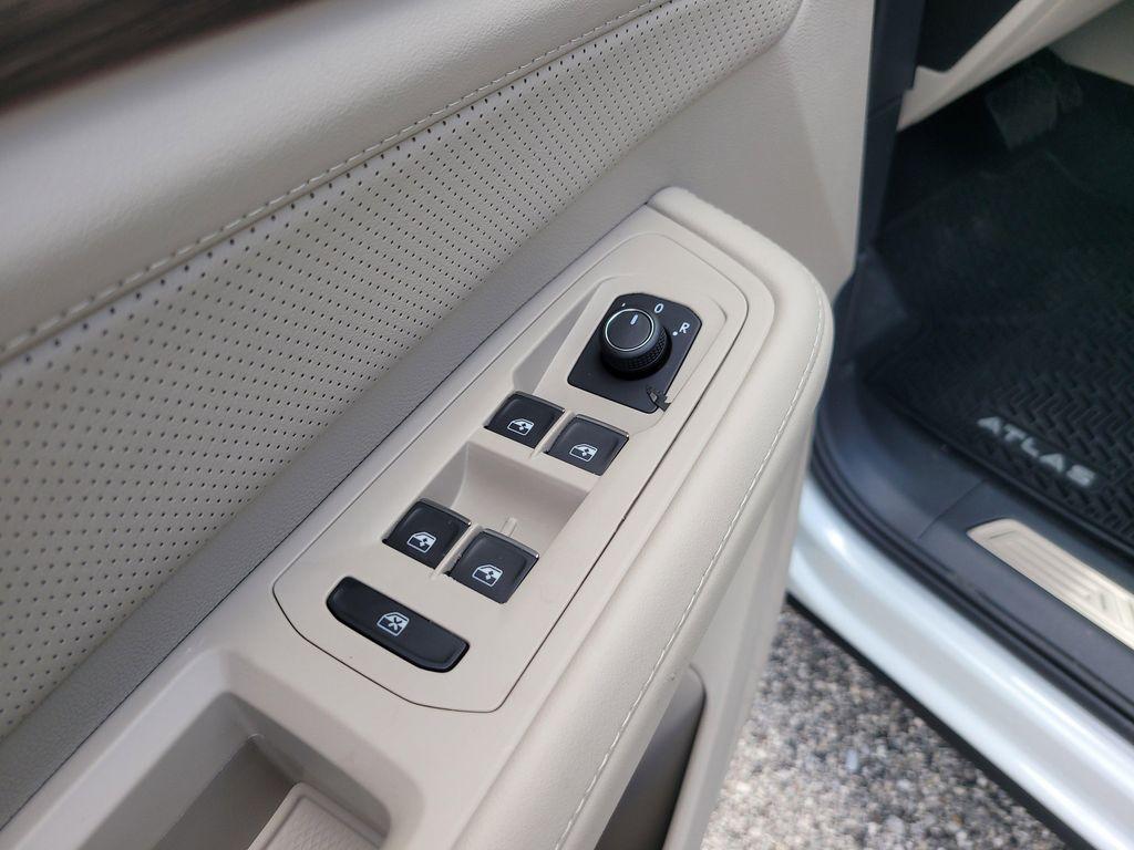 new 2025 Volkswagen Atlas car, priced at $45,114