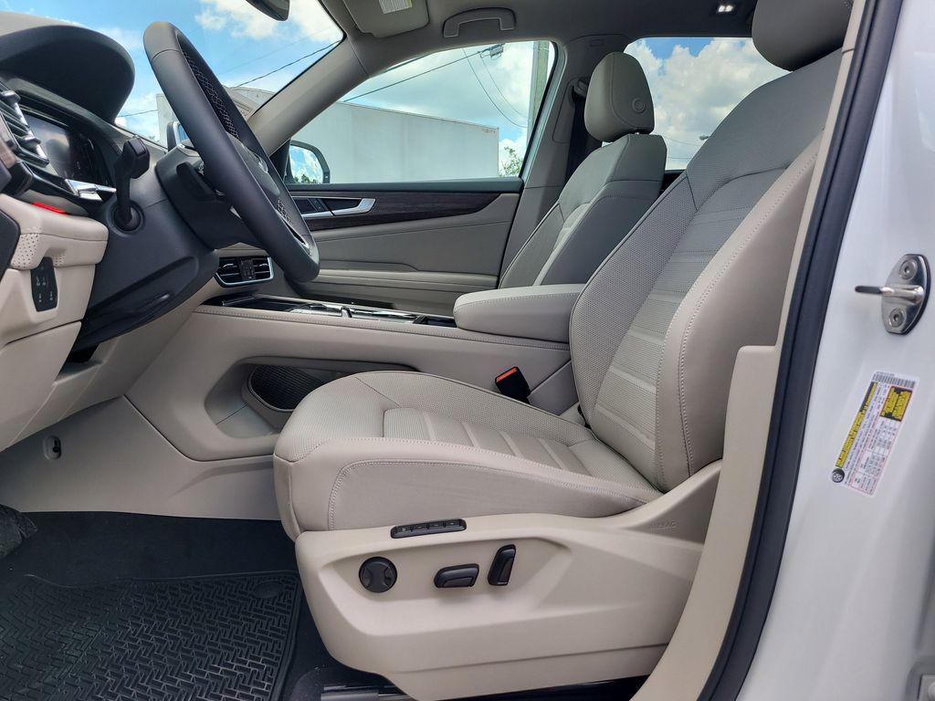 new 2025 Volkswagen Atlas car, priced at $45,114