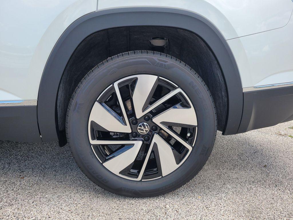 new 2025 Volkswagen Atlas car, priced at $45,114