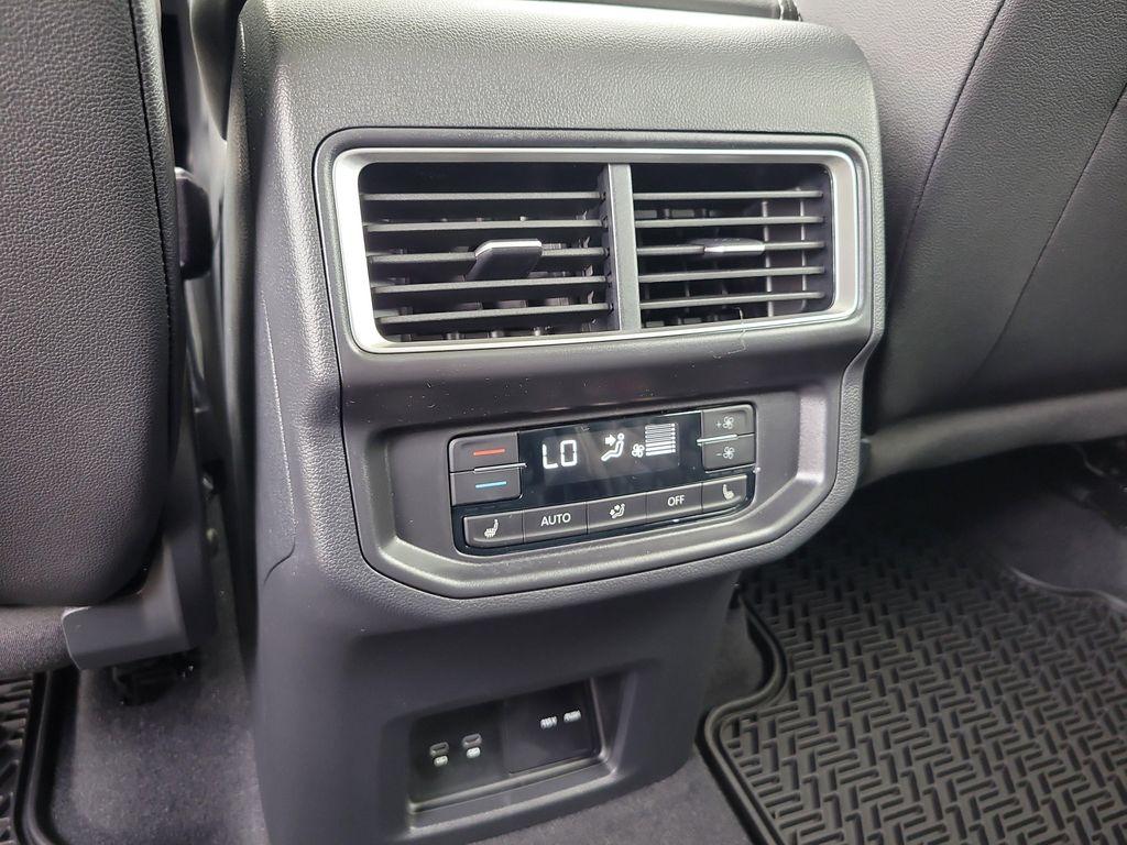 new 2026 Volkswagen Atlas car, priced at $54,301