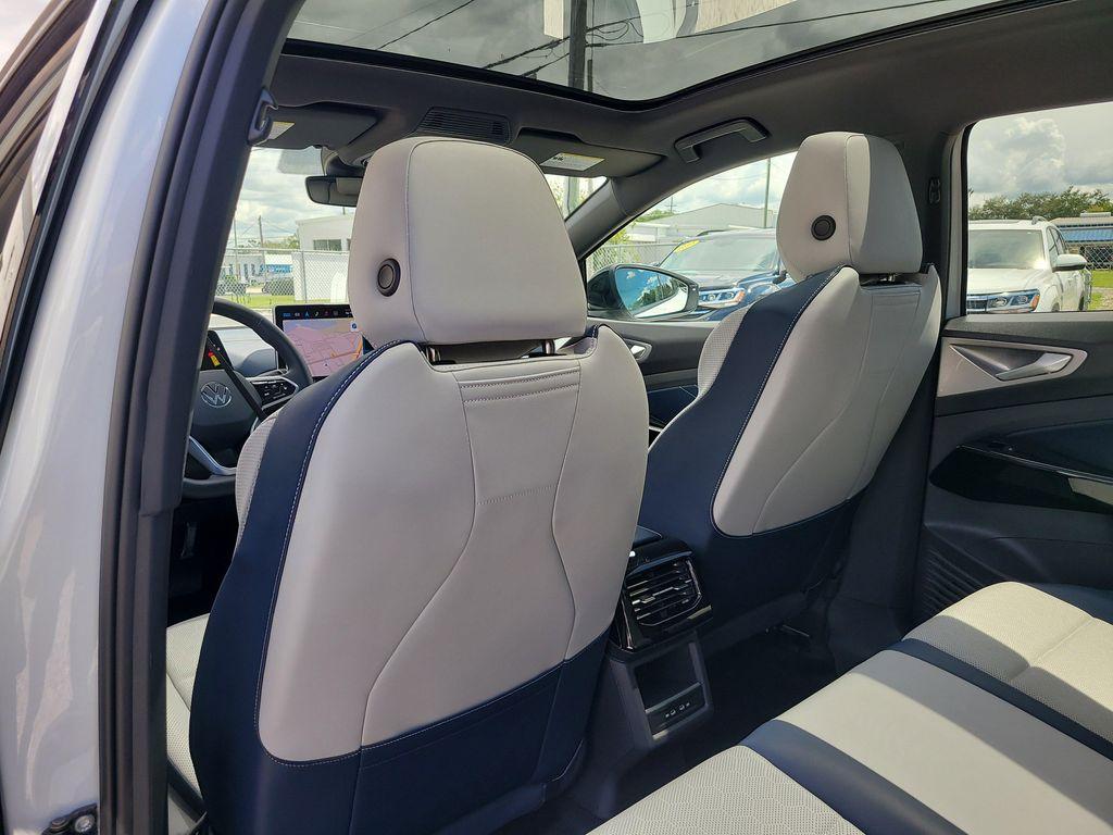 new 2025 Volkswagen ID.4 car, priced at $46,700