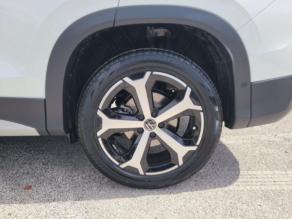 new 2025 Volkswagen Tiguan car, priced at $31,997
