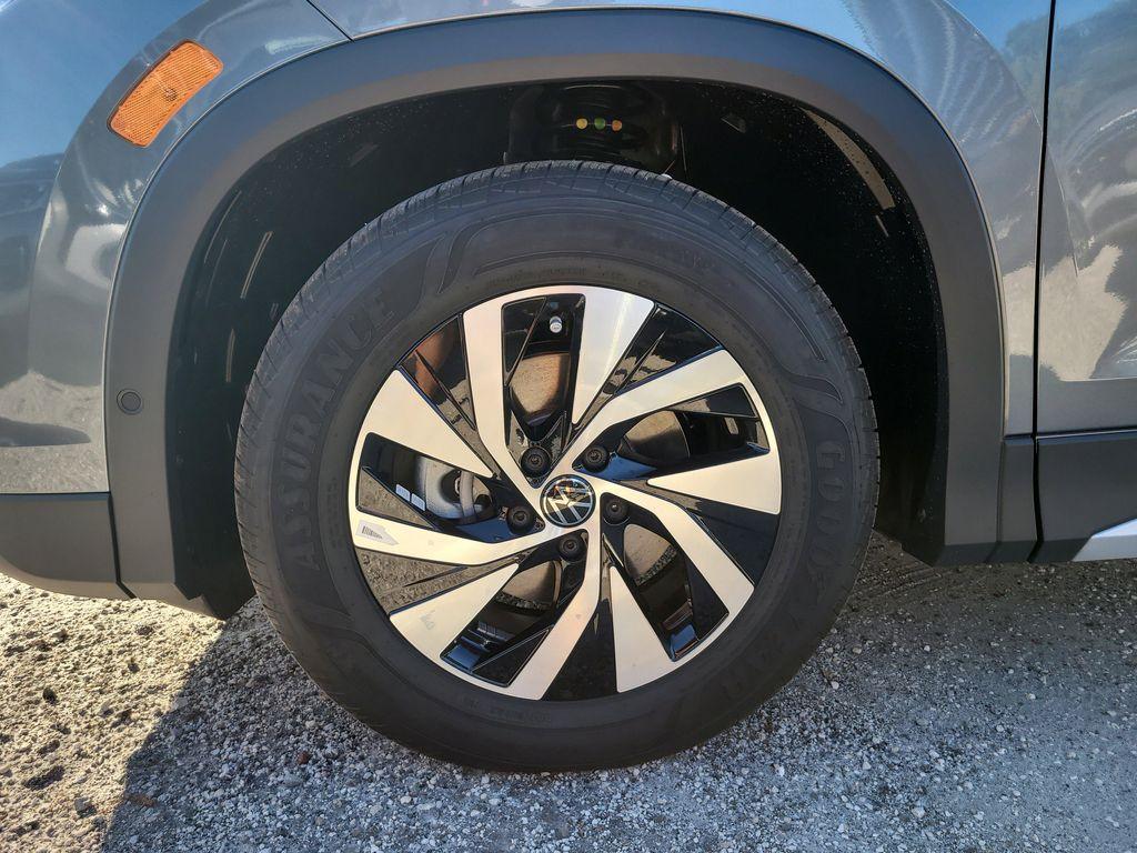 new 2026 Volkswagen Tiguan car, priced at $31,927