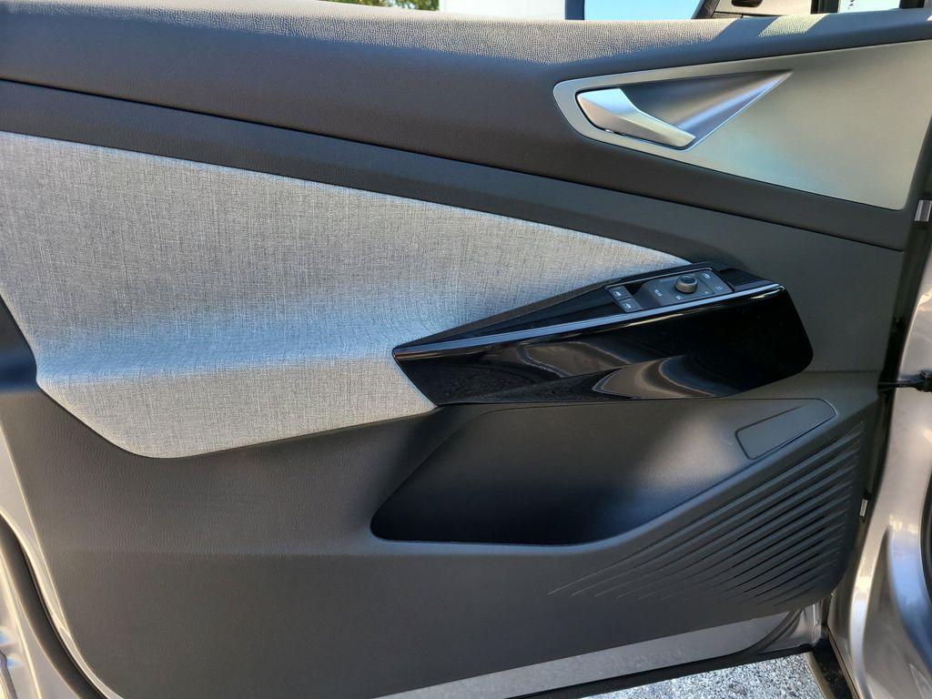 new 2025 Volkswagen ID.4 car, priced at $40,271