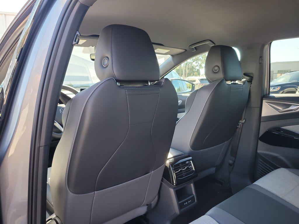 new 2025 Volkswagen ID.4 car, priced at $40,271