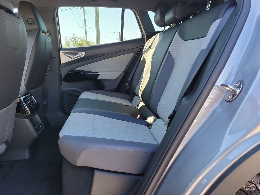 new 2025 Volkswagen ID.4 car, priced at $40,271
