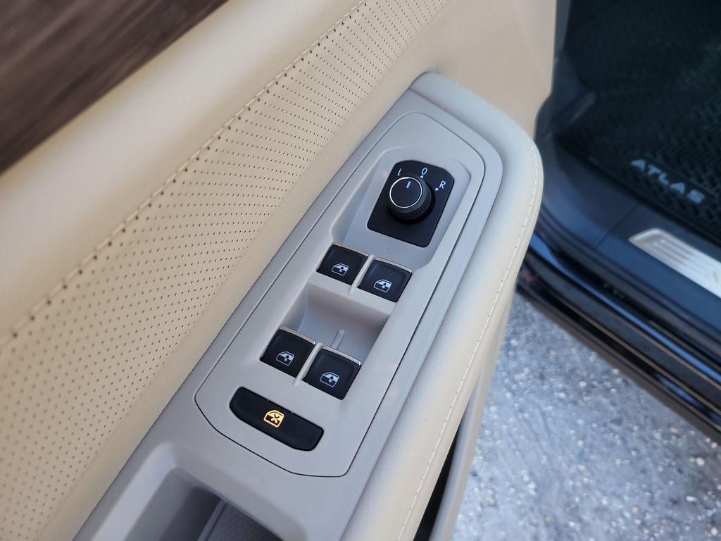 new 2026 Volkswagen Atlas car, priced at $50,256