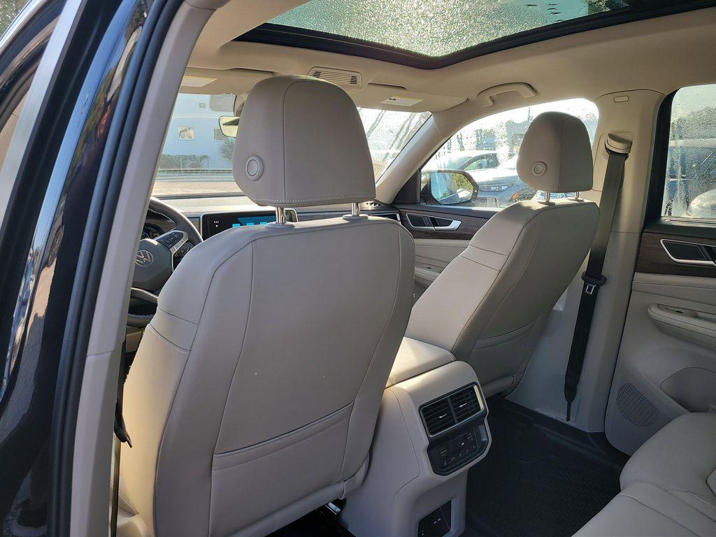 new 2026 Volkswagen Atlas car, priced at $50,256
