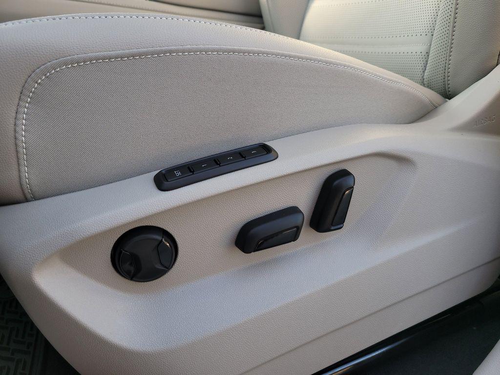 new 2026 Volkswagen Atlas car, priced at $50,256