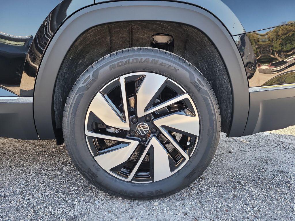 new 2026 Volkswagen Atlas car, priced at $50,256