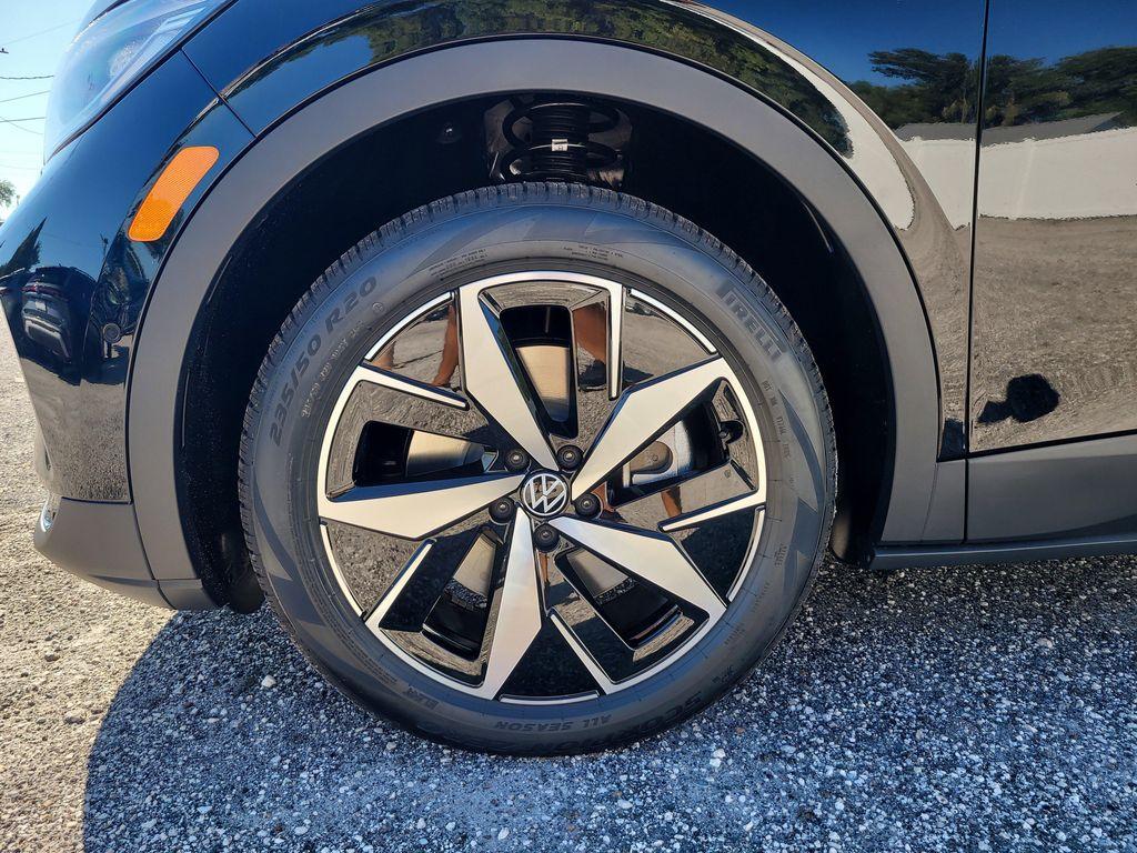 new 2025 Volkswagen ID.4 car, priced at $49,527