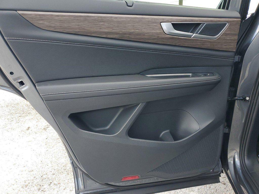 new 2025 Volkswagen Atlas car, priced at $44,301